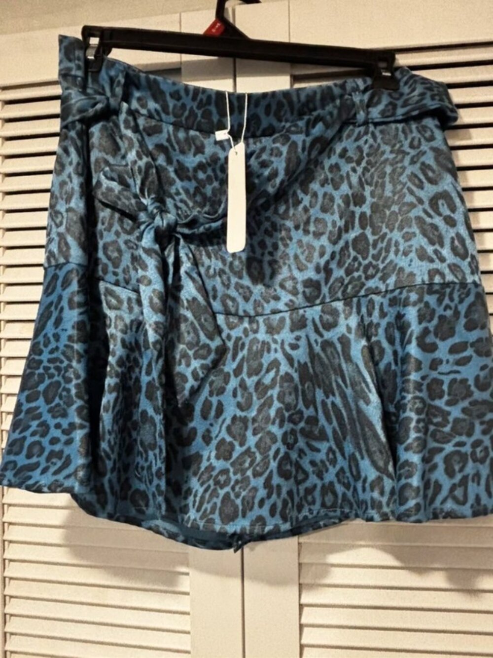 NWT. Blue silk leopard Glam skort. Size medium